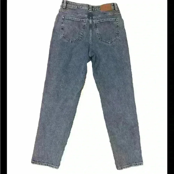 Zara Denim - 🆕️ Zara Highwaisted Mom Fit Jeans size 6(28)